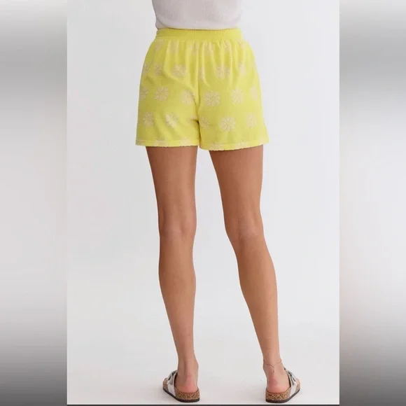 ENTRO Yellow & Beige Daisy Terri Cloth High Waist Shorts - Picture 2 of 12